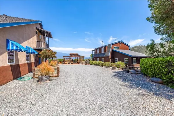 Fallbrook, CA 92028,335 Rainbow Crest