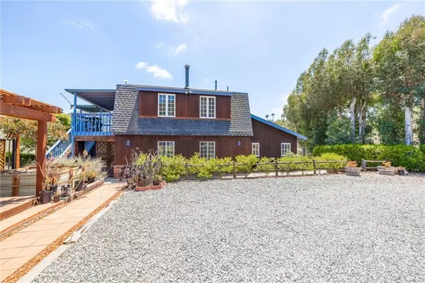 Fallbrook, CA 92028,335 Rainbow Crest