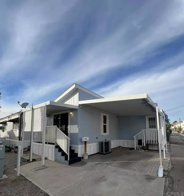 La Mesa, CA 91942,7495 Oakland #23