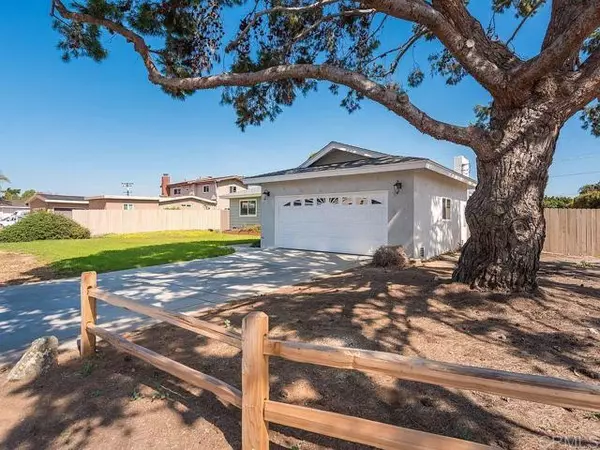 Bonita, CA 91902,3761 Royal Pl