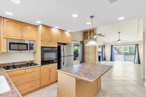 204 Cerco Rosado, San Marcos, CA 92069