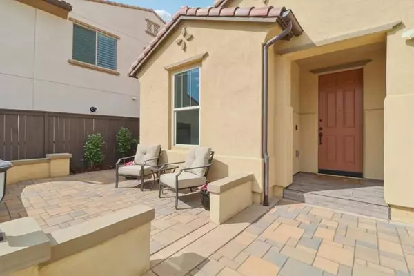 Vista, CA 92083,106 Flores Ln