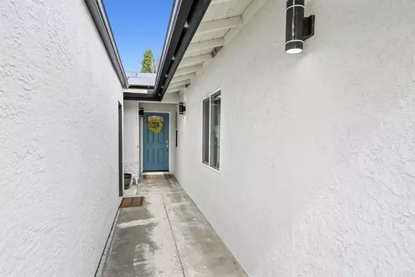 Oceanside, CA 92054,3516 Las Vegas Drive