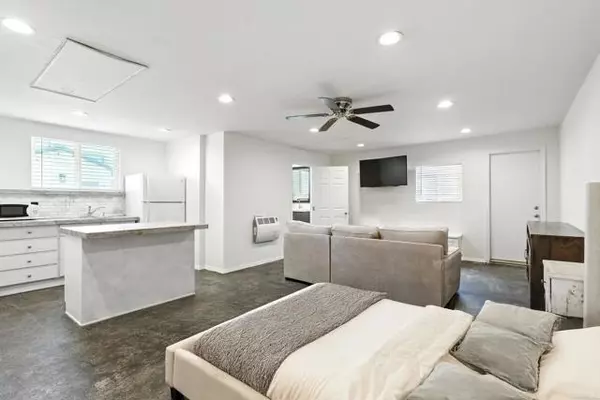 Encinitas, CA 92024,835 Dewitt Avenue #B