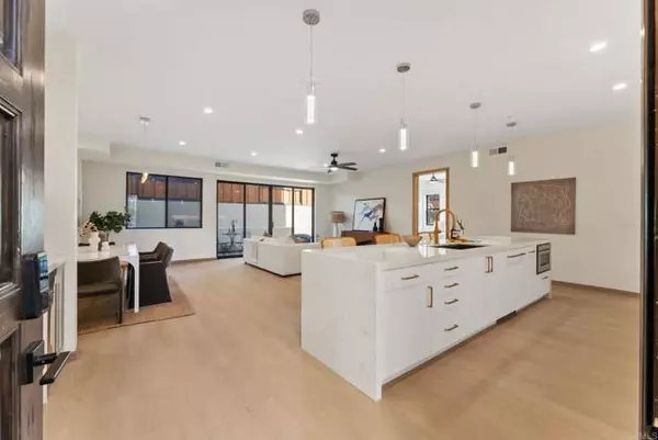 Carlsbad, CA 92008,2670 Roosevelt Street