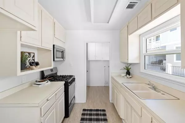 Carlsbad, CA 92008,1010 Grand Avenue