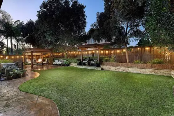 Carlsbad, CA 92009,2588 Ingleton Avenue