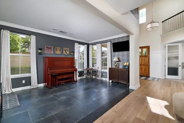 Carlsbad, CA 92009,2588 Ingleton Avenue