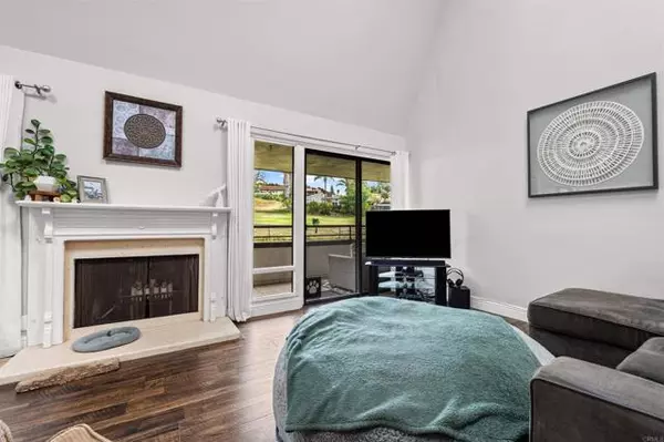 Carlsbad, CA 92009,2537 Navarra Drive #B9