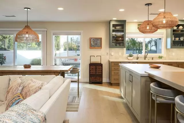 Solana Beach, CA 92057,667 Solana Hills Court