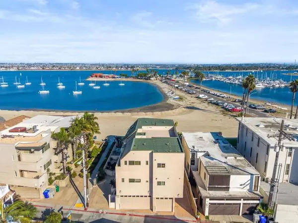 San Diego, CA 92109,3526 Bayside Walk #1