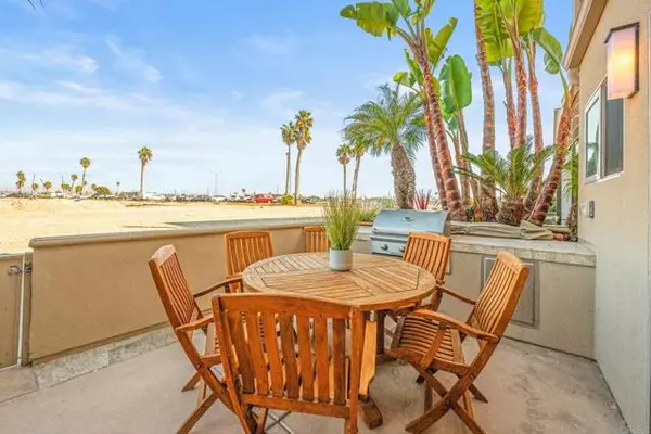 San Diego, CA 92109,3526 Bayside Walk #1