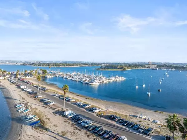 San Diego, CA 92109,3526 Bayside Walk #1