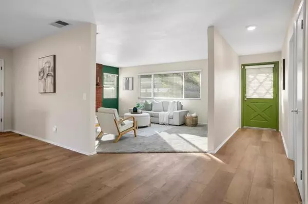 Vista, CA 92084,1227 Dolphin Circle