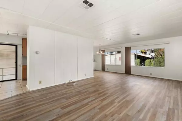 Vista, CA 92083,718 Sycamore Avenue #193