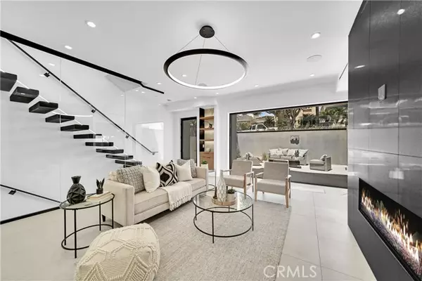 712 Iris, Corona Del Mar (newport Beach), CA 92625