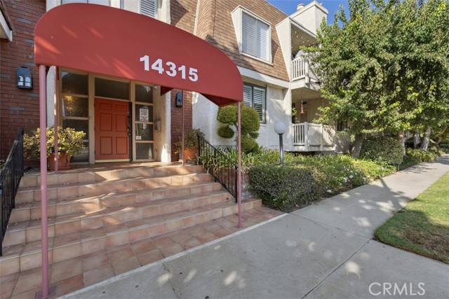 14315 Riverside Drive #209, Sherman Oaks, CA 91423