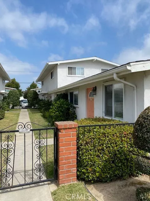 Costa Mesa, CA 92627,276 E 16th Place