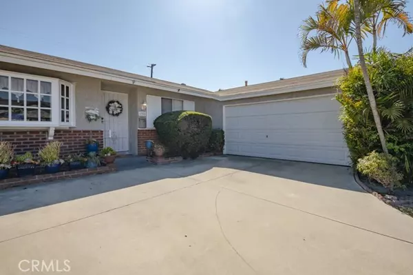 Huntington Beach, CA 92647,6382 Yale Circle