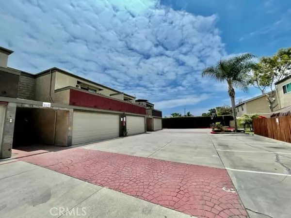 17181 ELM Street #6, Huntington Beach, CA 92647