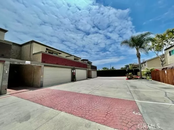 17181 ELM Street #6, Huntington Beach, CA 92647