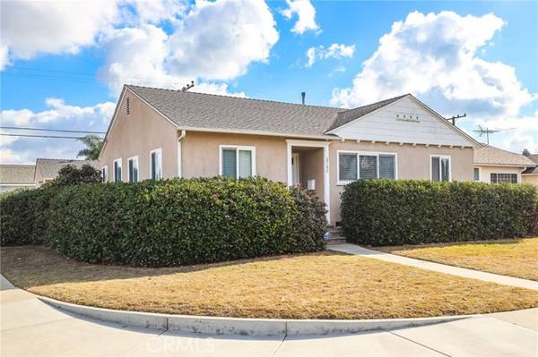 3762 Senasac Avenue, Long Beach, CA 90808