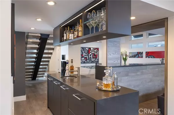 Newport Beach, CA 92660,748 Harbor Island Drive