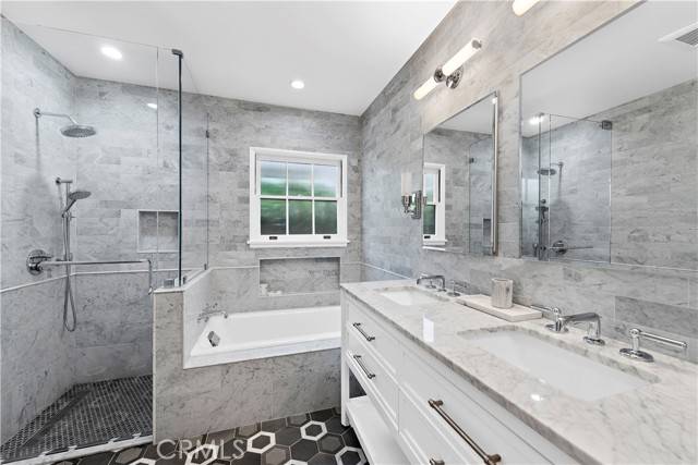Newport Beach, CA 92663,122 Via Ithaca