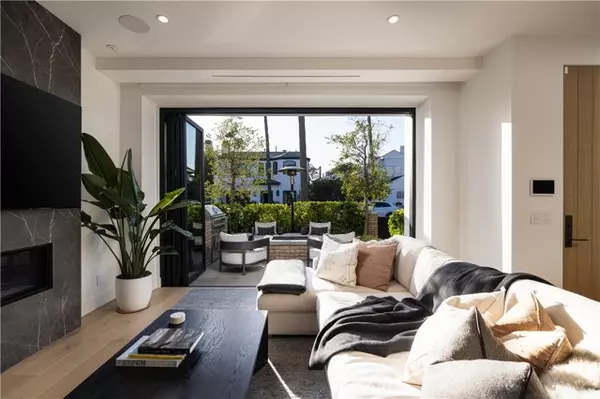 Corona Del Mar (newport Beach), CA 92625,508 Goldenrod Avenue