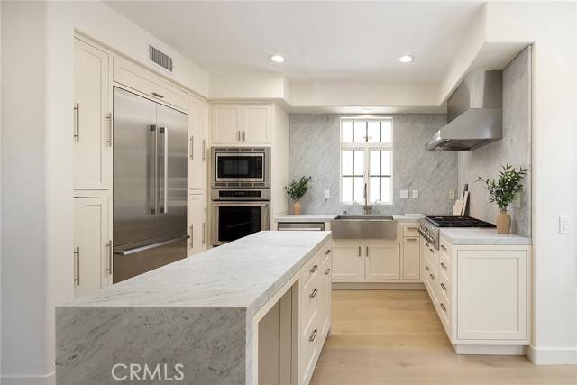 2534 Bungalow Place #87, Corona Del Mar (newport Beach), CA 92625