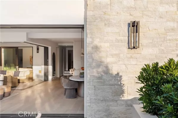 Corona Del Mar (newport Beach), CA 92625,516 Larkspur Avenue