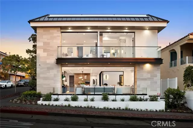 Corona Del Mar (newport Beach), CA 92625,220 Carnation Ave.