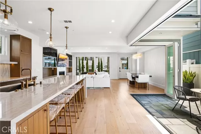 Newport Beach, CA 92662,211 Topaz Avenue