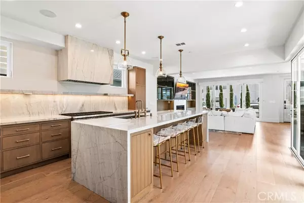 Newport Beach, CA 92662,211 Topaz Avenue