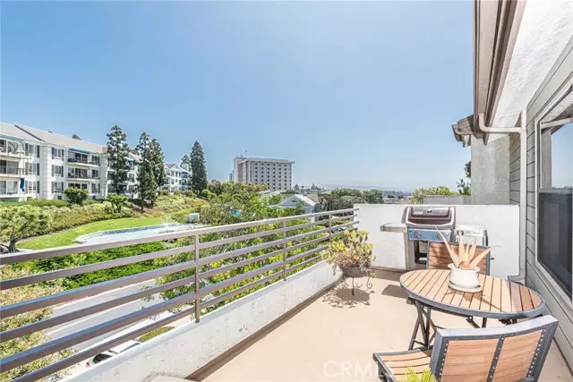 Newport Beach, CA 92663,950 Cagney Lane #308