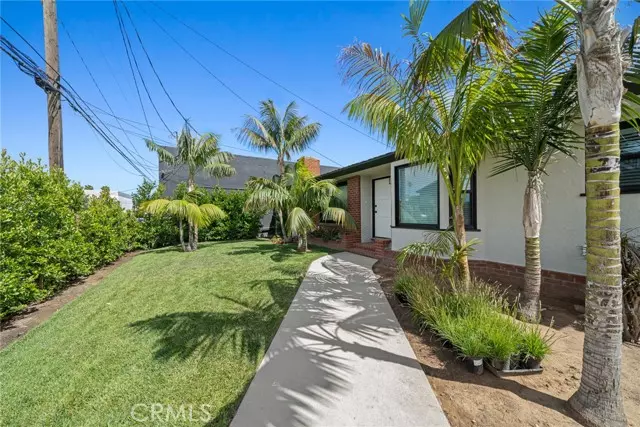 128 Rochester St, Costa Mesa, CA 92627