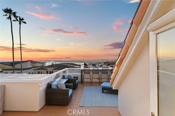 Corona Del Mar (newport Beach), CA 92625,302 Carnation Avenue