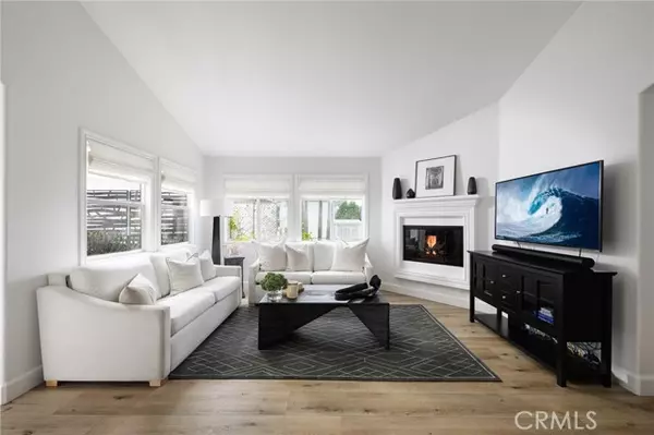 Corona Del Mar (newport Beach), CA 92625,618 Iris Avenue #B