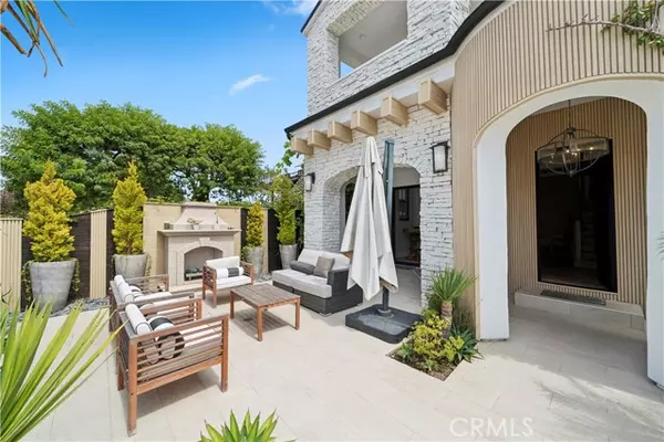 Corona Del Mar (newport Beach), CA 92625,312 Carnation Avenue
