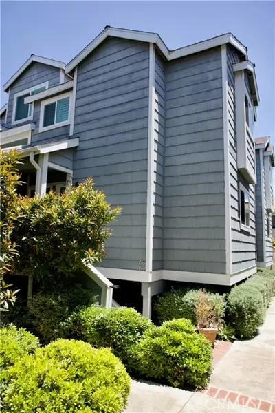 216 16th Place #H, Costa Mesa, CA 92627