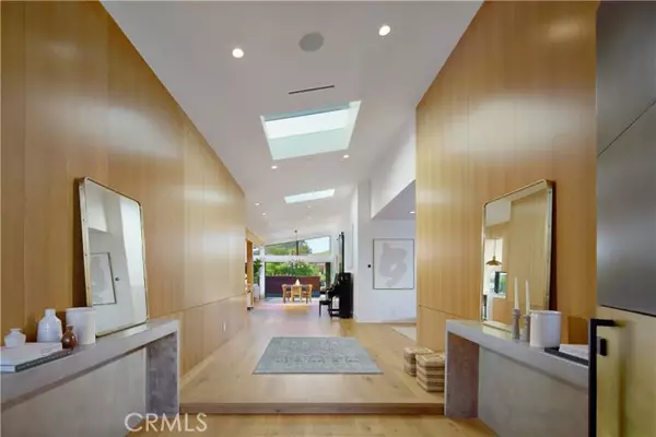 Corona Del Mar (newport Beach), CA 92625,333 Milford Drive