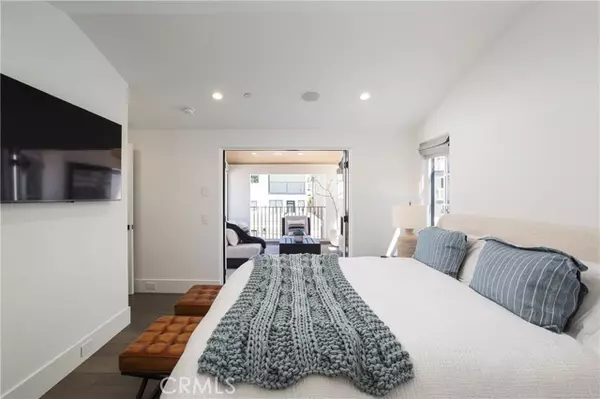 Corona Del Mar (newport Beach), CA 92625,714 Iris Avenue
