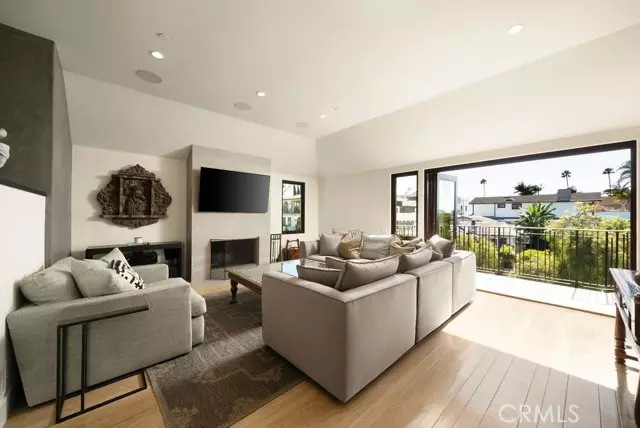 2204 Waterfront Drive, Corona Del Mar (newport Beach), CA 92625