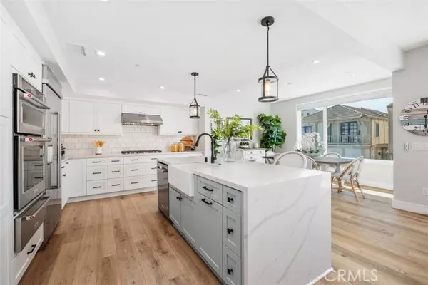 Newport Beach, CA 92663,4918 SEASHORE Drive