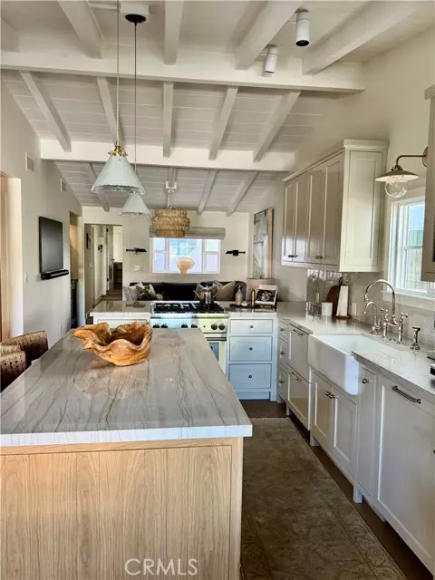 Corona Del Mar (newport Beach), CA 92625,718 Fernleaf