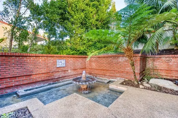 Newport Beach, CA 92660,2134 Vista Entrada