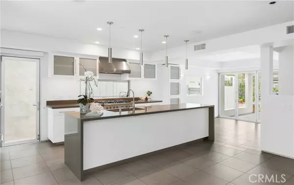 Corona Del Mar (newport Beach), CA 92625,2618 Cove Street