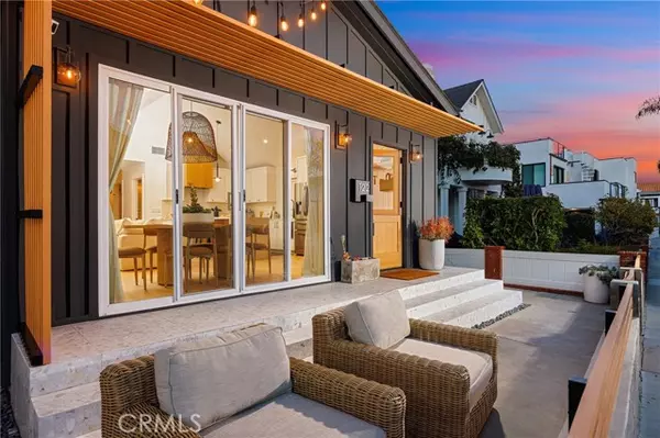 Newport Beach, CA 92661,122 E Bay Avenue