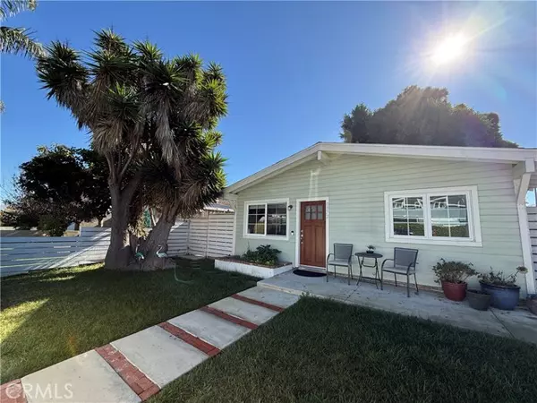 8372 Hillhead Drive, Huntington Beach, CA 92646