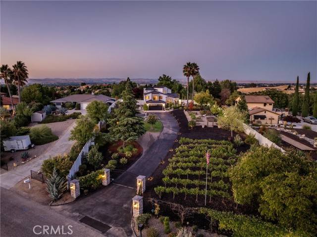 925 Osos Way, Paso Robles, CA 93446